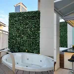 https://sky-duplex-cobertura-top-e-moderna-em-condominio-completo-novo.topsaopaulohotels.com